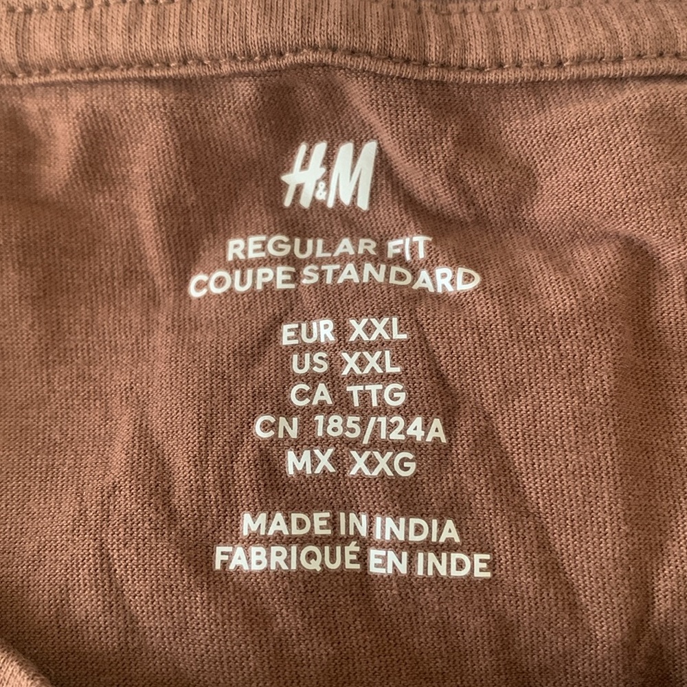 Tee 🤎 - Picture 2 of 4